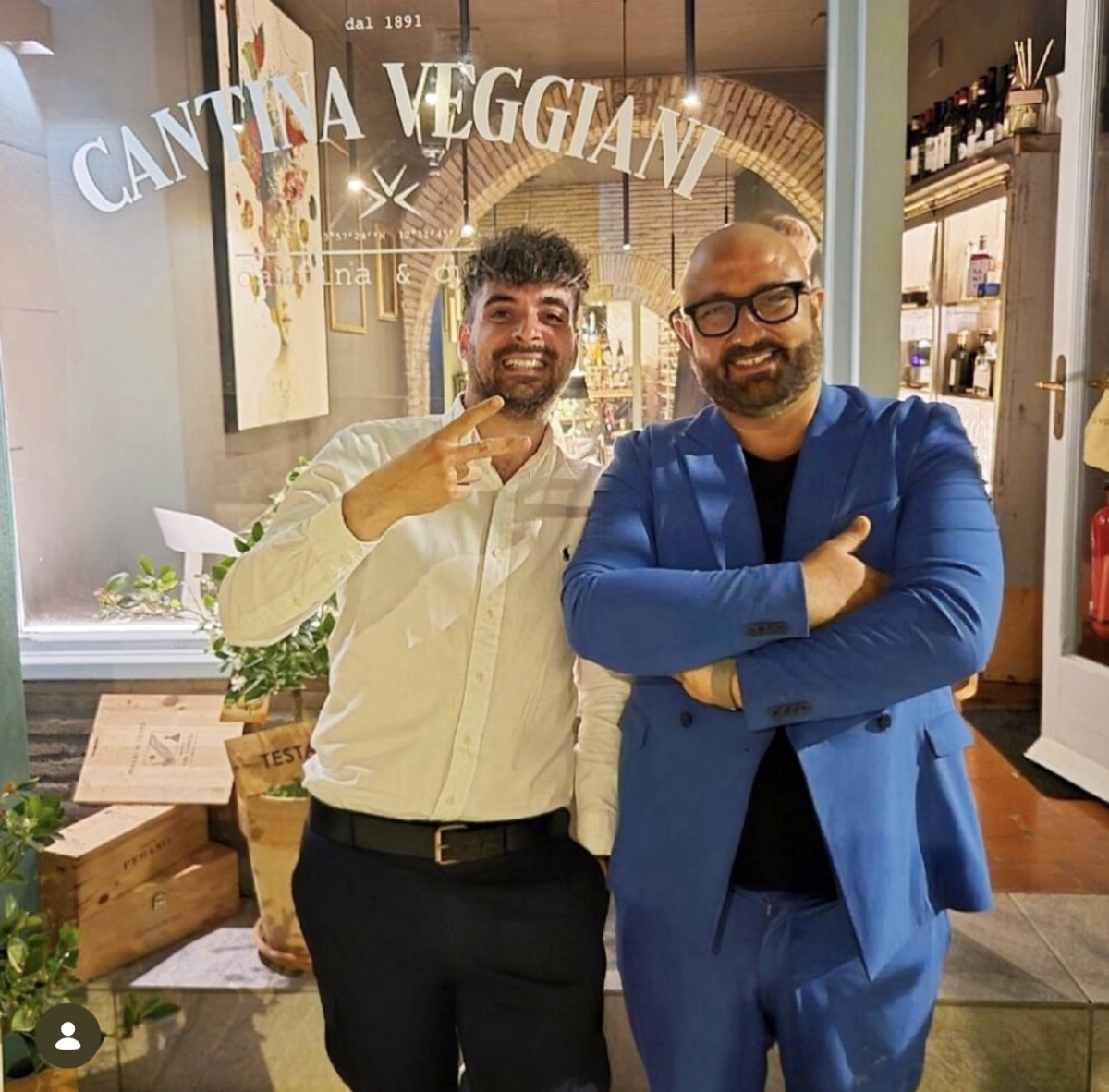 Marcello Veggiani e Filippo Menghini insieme all’ingresso di Cantina Veggiani